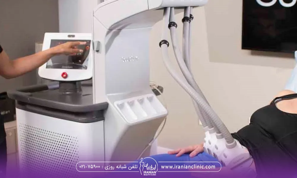 یک خانم زیر دستگاه لاغری
