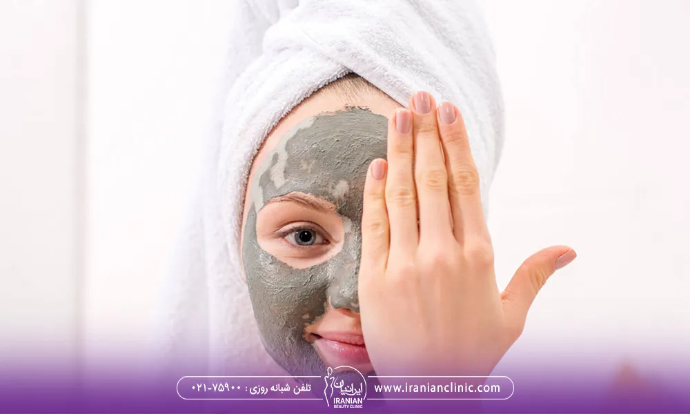 تصویر خانمی هست که از ماسک صورت استفاده می کنه