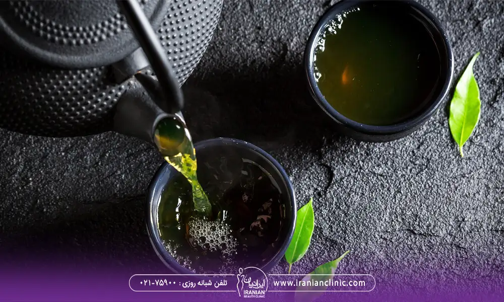 عکس قوری که از آن دمنوش خالی می شود - دمنوش لاغری