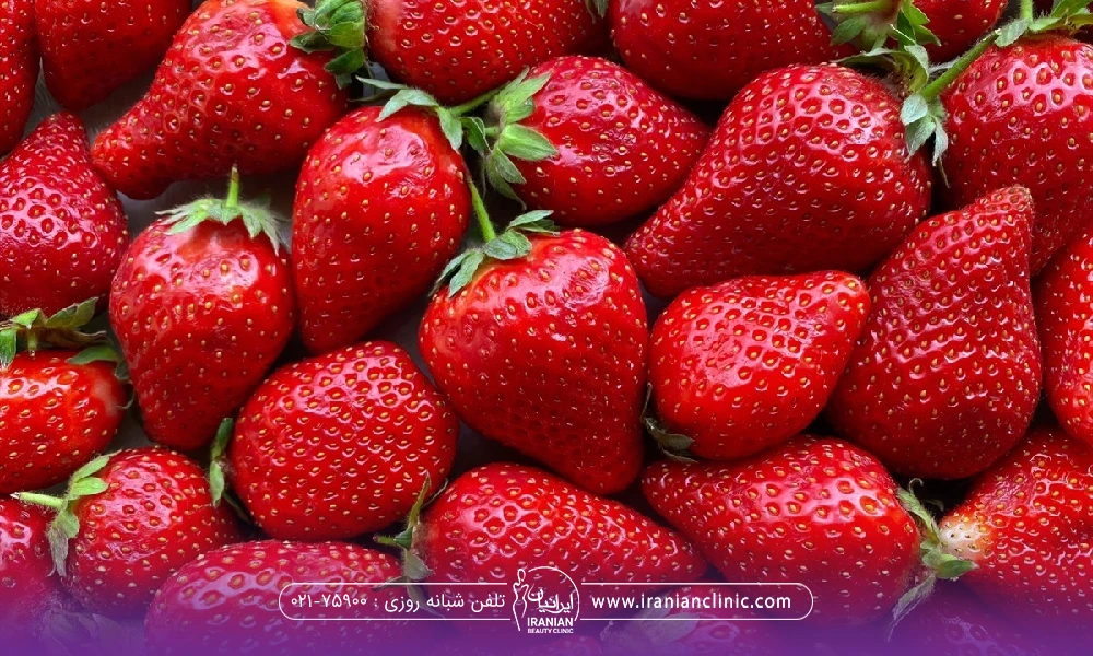 یه عالمه توت فرنگی روی هم ریخته شده است - خواص توت فرنگی برای لاغری